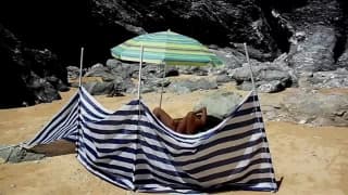 Este maduro se exibe apanhando sol!