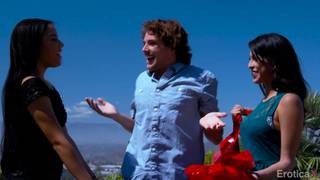 Maya Bijou com Sophia Leone em um trío