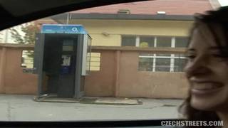 Um casal excitado que gosta de foder fora