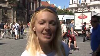 A loira tem um apetite sexual muito aberto