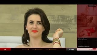 Esta moça tem muita experiência na câmera