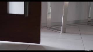 Sydney Cole numa cena com negro que a excita