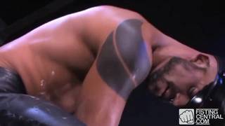 Matthieu Paris adora estar em cenas BDSM Matthieu Paris adora estar em cenas BDSM