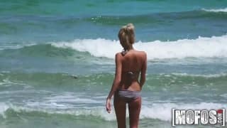 Um bom boquete num caralho enorme depois da praia Um bom boquete num caralho enorme depois da praia