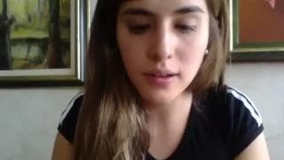 Jovem gata nos mostrando sua buceta