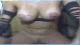 Essa amadora mostra tudo na câmera!