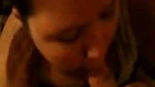 Esta mulher é especialista em chupar pênis