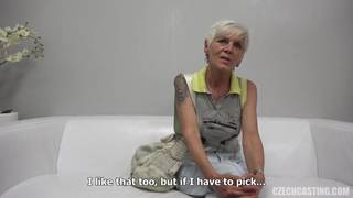 Ivana tem 57 anos e ainda tem muito tesão!