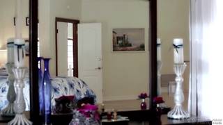 Jovem loira sendo fodida pelo padrasto!