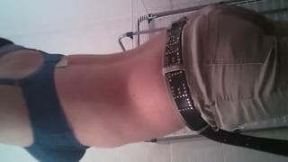 Gravou trocando de roupa e ficou peladinha Gravou trocando de roupa e ficou peladinha