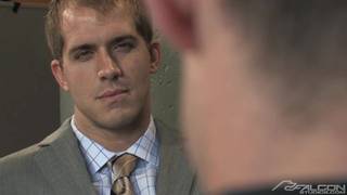 Landon saboreia a bunda de um cliente