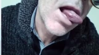 Amador maduro abala seu pau, cuidado com ele!