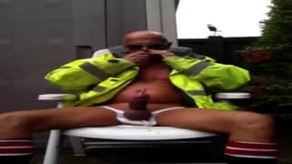 Este cara bem dotado vai se divertir