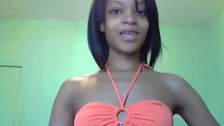 Esta negra se despe em frente a camera!