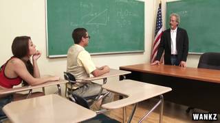 Jojo Kiss vai seduzir e comer o raio do professor pausudo Jojo Kiss vai seduzir e comer o raio do professor pausudo