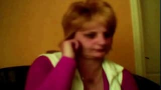 Uma avó safada se diverte na câmera