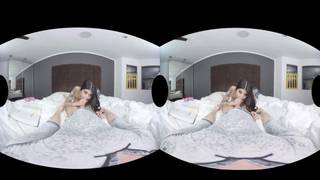 Morena Brenna chupando pau em POV no vídeo pornô VR