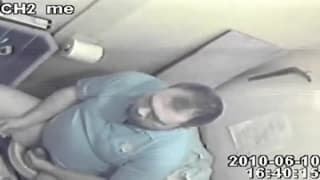 Este gordinho se masturba no banho publico Este gordinho se masturba no banho publico