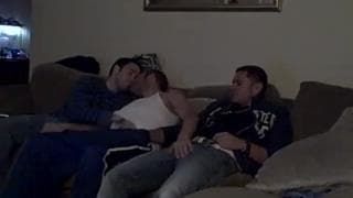 Um trio com muito prazer entre eles