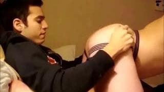 Coloca a bunda na cara dele para lhe excitar Coloca a bunda na cara dele para lhe excitar