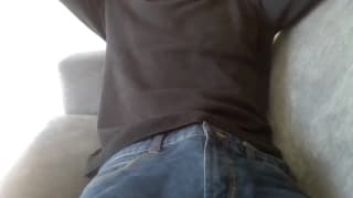 Ele precisa esvaziar as bolas para se masturbar Ele precisa esvaziar as bolas para se masturbar