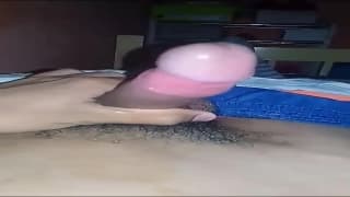 Novinho moreno batendo uma punheta 