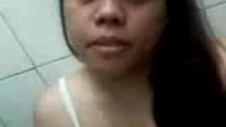 A puta se vai masturbar onde tem tesão