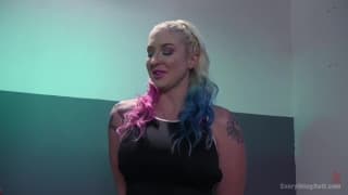 Leya Falcon transa com Ariel X com um vibrador Leya Falcon transa com Ariel X com um vibrador