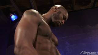 Race e Seven numa boa penetração anal!