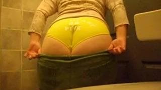 Um twerk em um vídeo amador na câmera