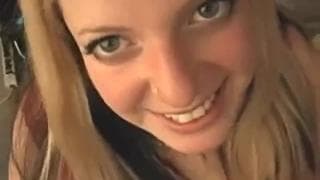 Essa loira parece muito sexy em vídeo amador Essa loira parece muito sexy em vídeo amador