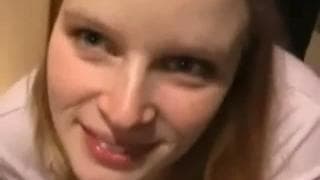 Loira disfrutando de oral e masturbándo-se Loira disfrutando de oral e masturbándo-se