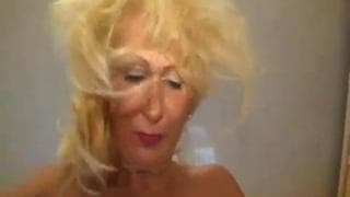 A loira deve receber o que ela pede A loira deve receber o que ela pede