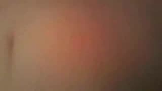 Ele nunca se cansa de fazê-lo chupar pau