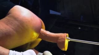 Isso penetra com sua nova máquina de sexo