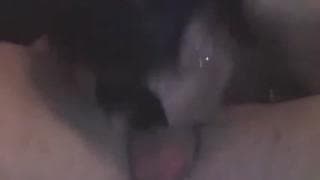 Com a máscara, ela chupa o pau inteiro