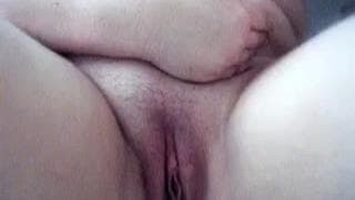 Mulher que gosta de fazer vibrar o clitóris!