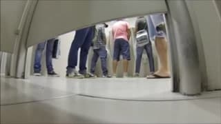 Nos banheiros públicos, os gays são felizes Nos banheiros públicos, os gays são felizes