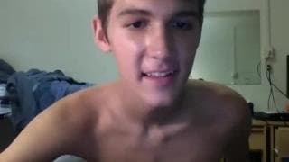 Twink desfruta de seu próprio semen! Twink desfruta de seu próprio semen!