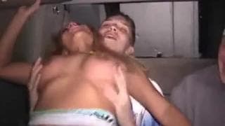 3 jovens virgens partilhando uma prostituta latina