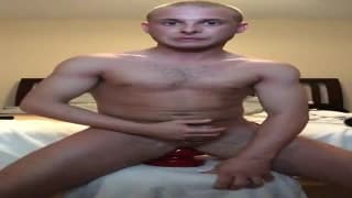 Ele tem todos os brinquedos sexuais de que você precisa Ele tem todos os brinquedos sexuais de que você precisa