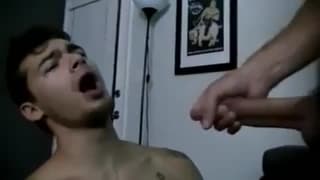 Gay tatuado chupando como um rei pornô