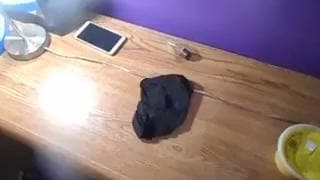 Tranny oferece sua bunda preta apertada para cara com tesão