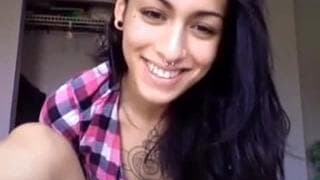 Mulher com pau quente na frente da webcam