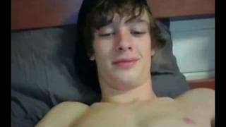 Um Jovem que está se masturbando sozinho. Um Jovem que está se masturbando sozinho.