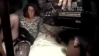 Vagabundo vestido di bicha fodido por uma grande pica preta da BBC