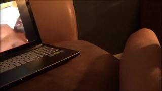 Molly Jane fodeu na frente da câmera enquanto assiste pornô