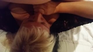 Masturbação em grandes mamas com boquete.