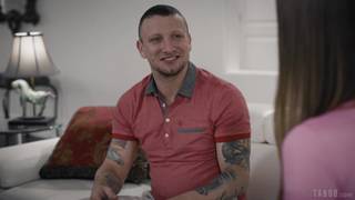 Ele encontra seu pai perdido e o fode.