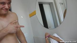 Empresta sua linda namorada para seu amigo novato Empresta sua linda namorada para seu amigo novato